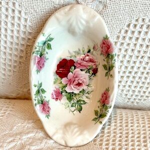 Vtg Kernewek
Goonhavern Stoneware
Oval Soap Dish ROSES
England, Rare 7x4